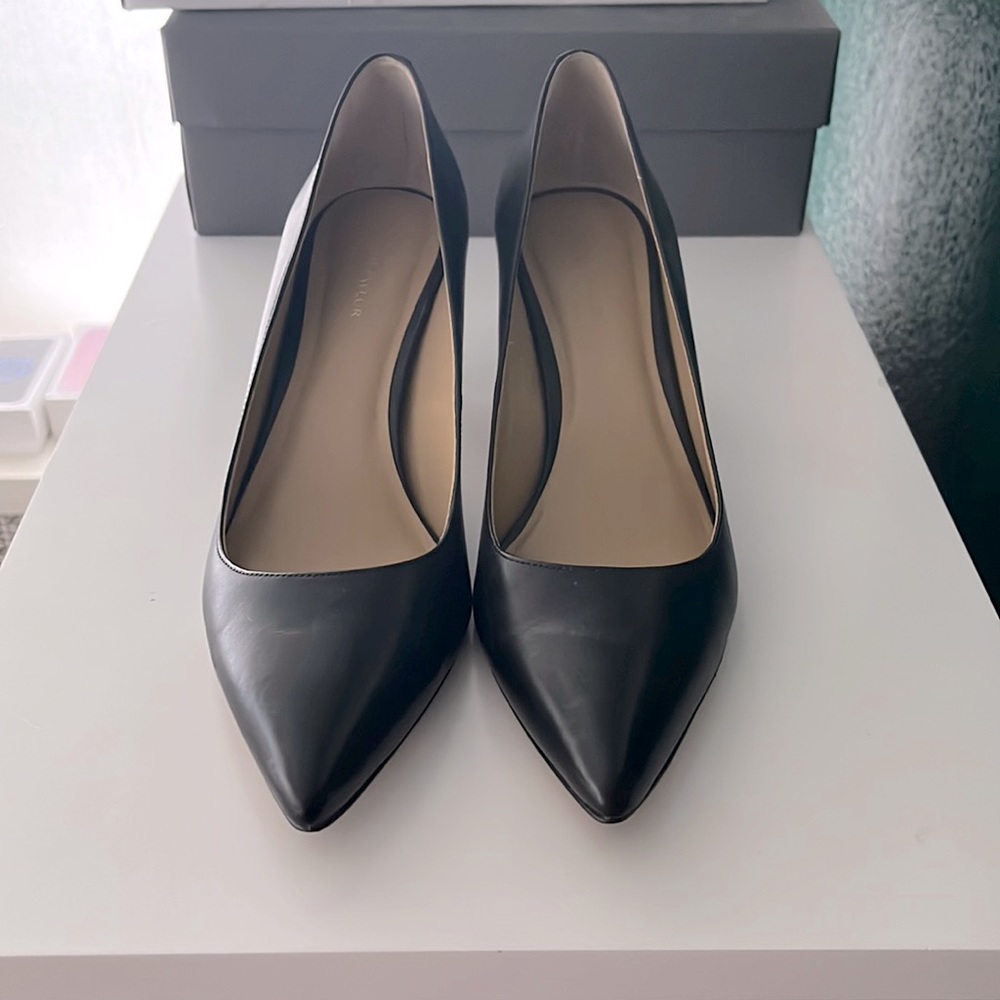 Ann Taylor black Eryn Leather Kitten Pump